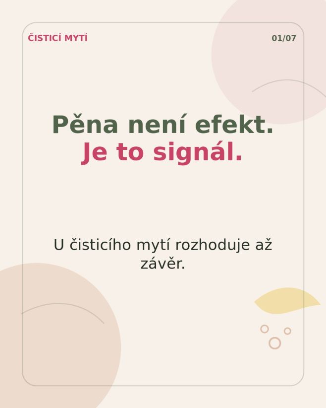 U běžného šamponu jsme zvyklé, že pěna přijde hned. U čisticího bylinného mytí to tak být nemusí. Lépe řečeno, ani nemá....