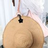 Magnetický klip na klobúk – elegantné riešenie na cesty