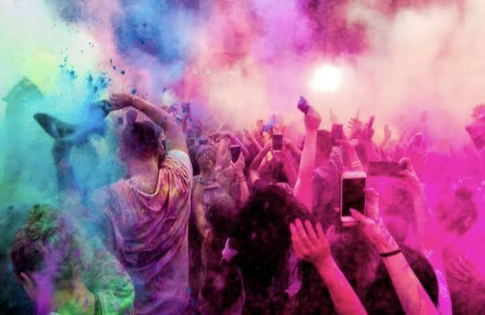 Prebdené noci a prach pod pódiom: Ako prežiť festivalovú sezónu bez kataru
