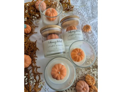 Tekvicový koláčik s mini tekvičkou