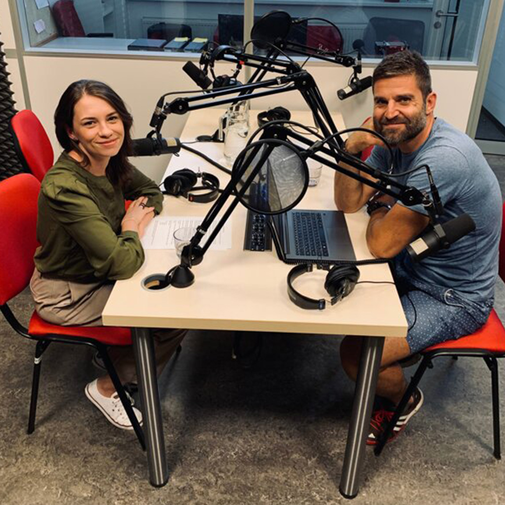 Po prebudení je lepšie vypiť pohár vody, než siahať hneď po vitamínoch