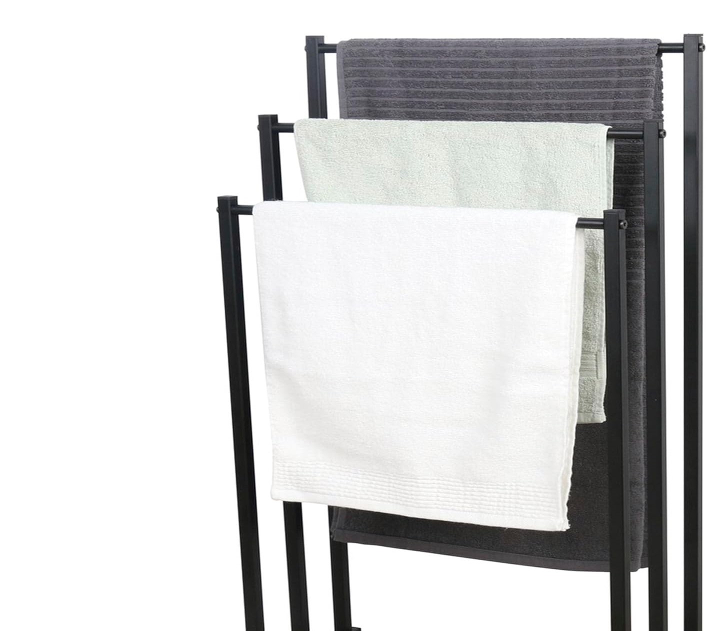 černý stojan na ručníky