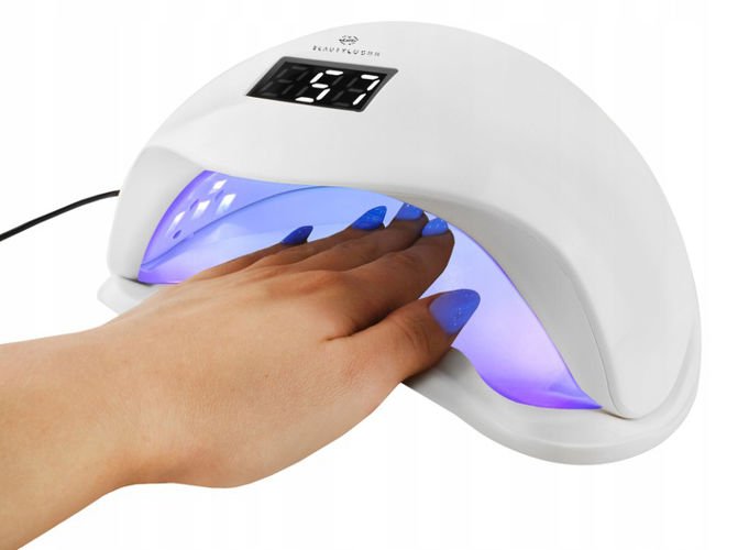 profesionalni-uv-lampa-na-nehty