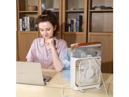 Egyedi asztali ventilátor vízpermettel