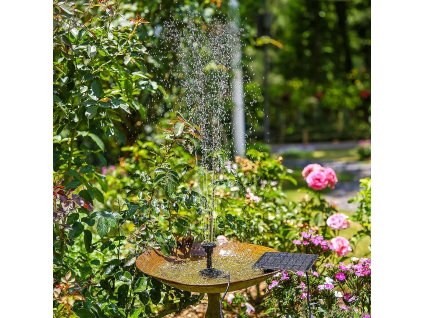 praktická solárna fontána do záhradného jazierka