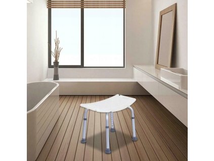 sprchová stolička do kúpeľne