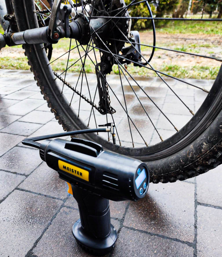 Vynikajúci bezdrôtový kompresor do auta a na bicykel