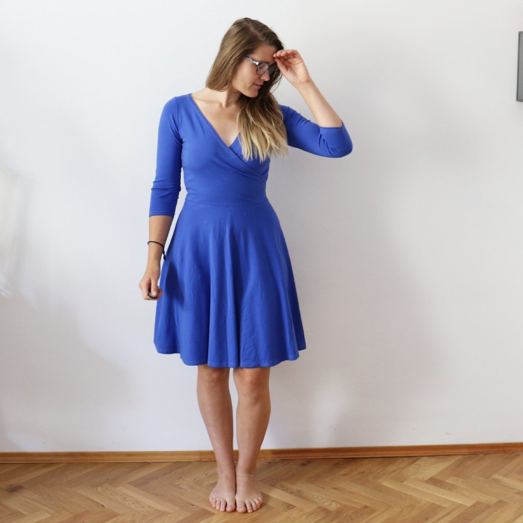 Půlkolové šaty zavinovací, jednobarevné / 3/4 rukávy (Barva Modrá, Velikost M)
