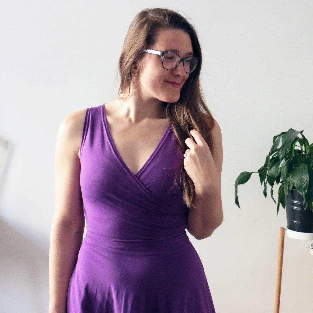 Půlkolové šaty zavinovací / tílko / fialová (Barva Fialová, Velikost XL)