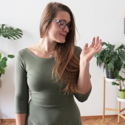 šaty půlkolo rukáv teplákovina khaki (11)