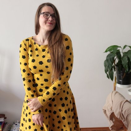 šaty půlkolo dl.rukáv žluto černé kytičky (9)