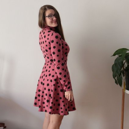 šaty půlkolo dl.rukáv rolák růžovo černé kytičky (4)