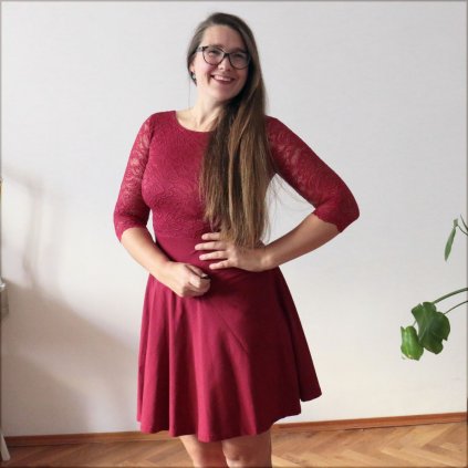 šaty půlkolo rukáv krajka vínová (7)