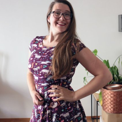 šaty půlkolo kr.rukáv jednorožci fialová (15)