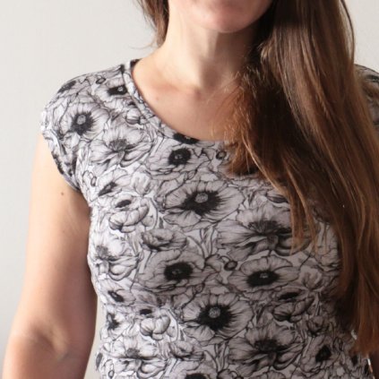 tričko černé květy výrazné (4)