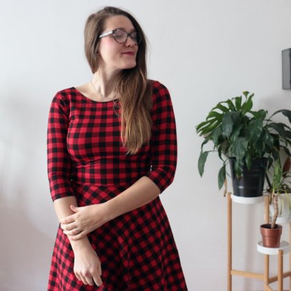 šaty půlkolo rukáv červená kostka (21)