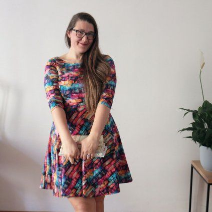 šaty půlkolo rukáv knihy (14)