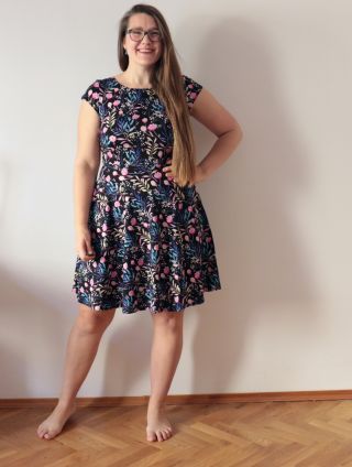 👀 Světlé nebo tmavé vzory? Co se ti hodí do šatníku víc? Dej mi vědět do komentářů! Objednávky hovoří jasně! Tmavé jsou...