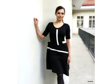 ROZETY- asymetrické šaty s bílými pruhy