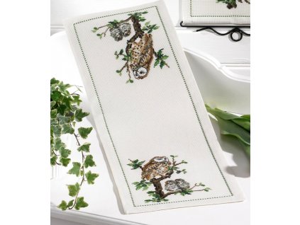 PER63-4749 Ubrus se sovami (22x66cm)