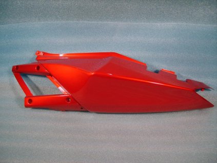 05 - kryt podsedlový levý (červená met.)