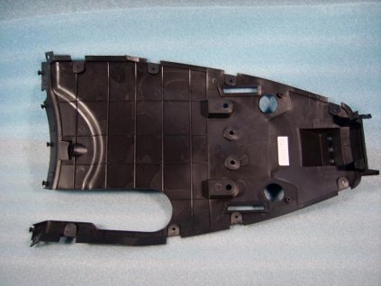 07 - kryt nádrže paliva