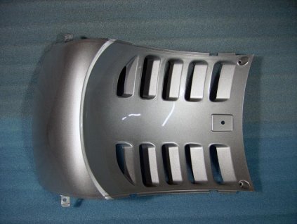 20 - kryt chladiče přední (stříbrná)