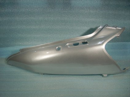 05 - kryt podsedlový L. (stříbrná)