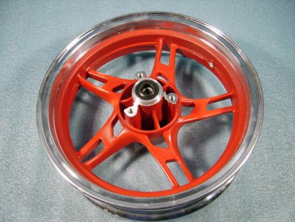 13 - disk kola přední ALU (červená)