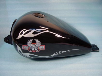 05-1 - nádrž paliva (černá/stříbrná)