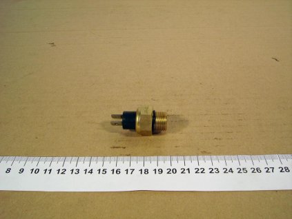 21 - spínač ventilátoru M16