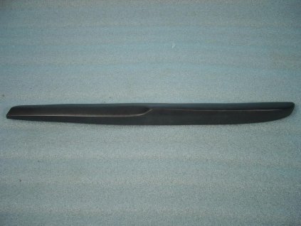 33 - lišta krytu P. (černá)