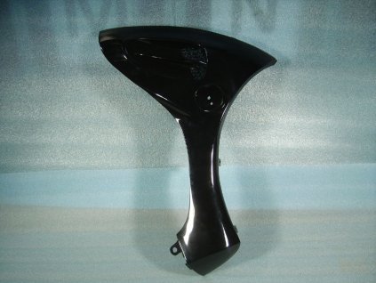 01 - kryt kapoty boční P. (černá)