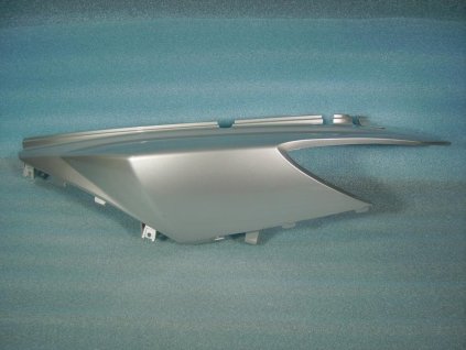 06 - kryt podsedlový L. (stříbrná)