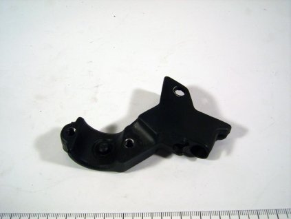 28 - držák páčky L.