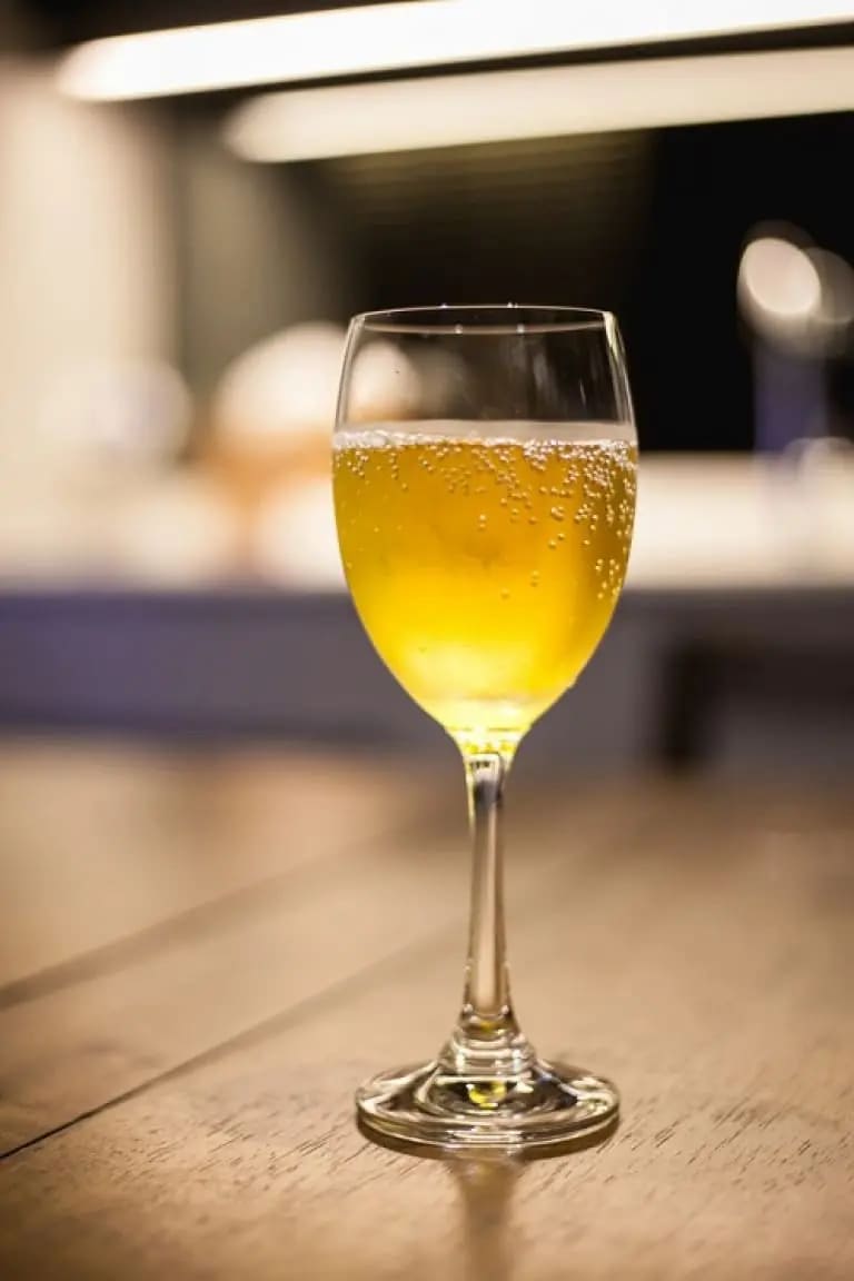 Servírování Moscato d'Asti