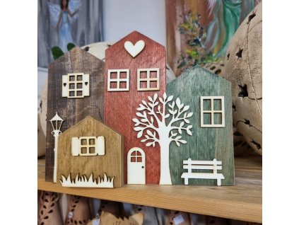 Dřevěné domečky - vesnička s velkým stromem a lavičkou - 4ks