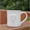 Keramický hrníček s jednoduchým srdíčkem