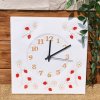 Keramické hodiny bílé zdobené jahodami (čtvercové)