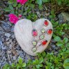 Dekorační kámen - srdce se šípkem - zahradní dekorace 1