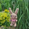 Háčkovaný přívěsek na klíče - zajíček