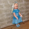 Panenka Hamiro v modrých háčkovaných šatech 2