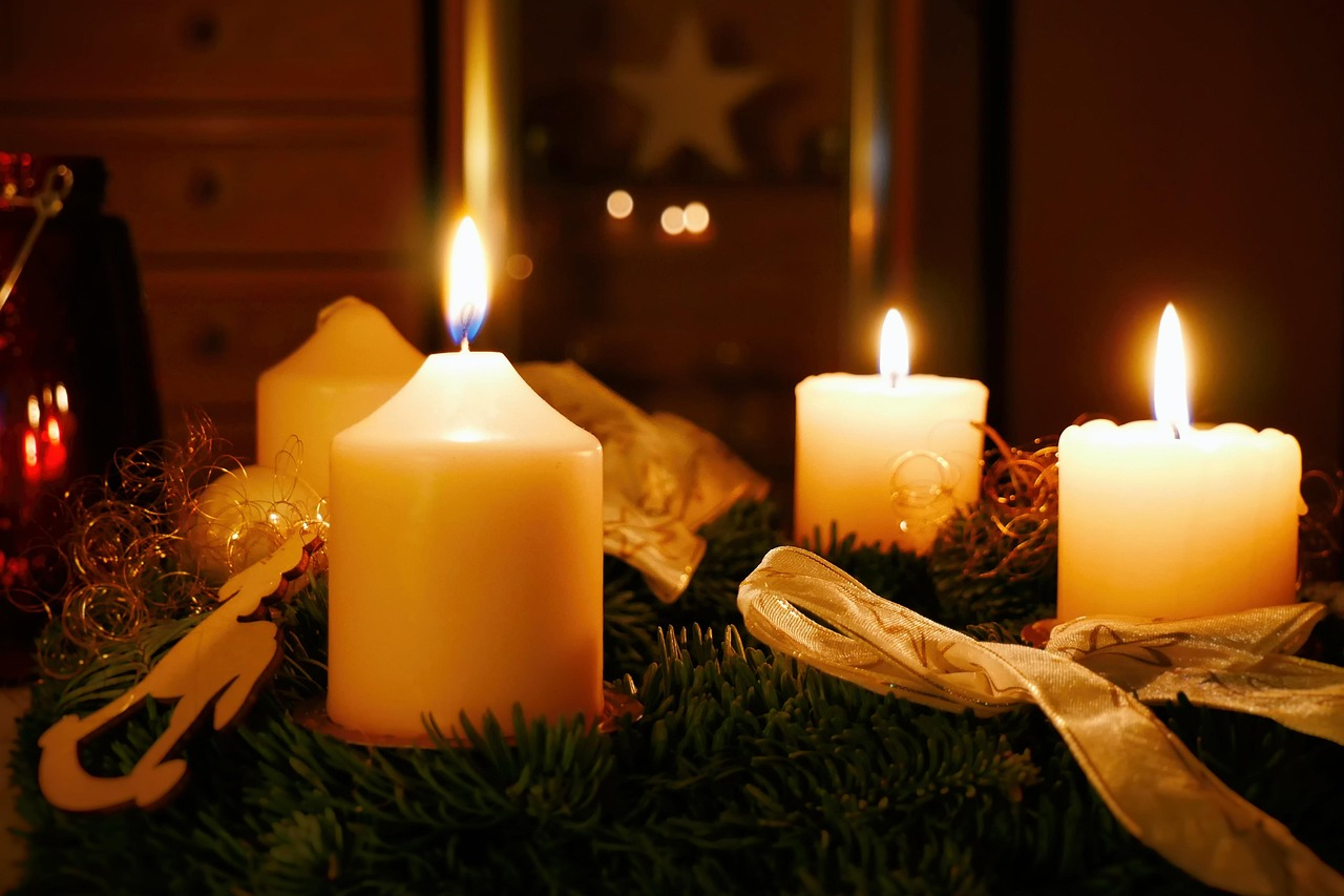 Jak vyzdobit nábytek a interiér v době adventu