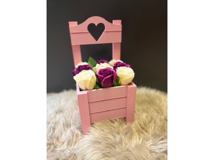 Židlička s kompozicí