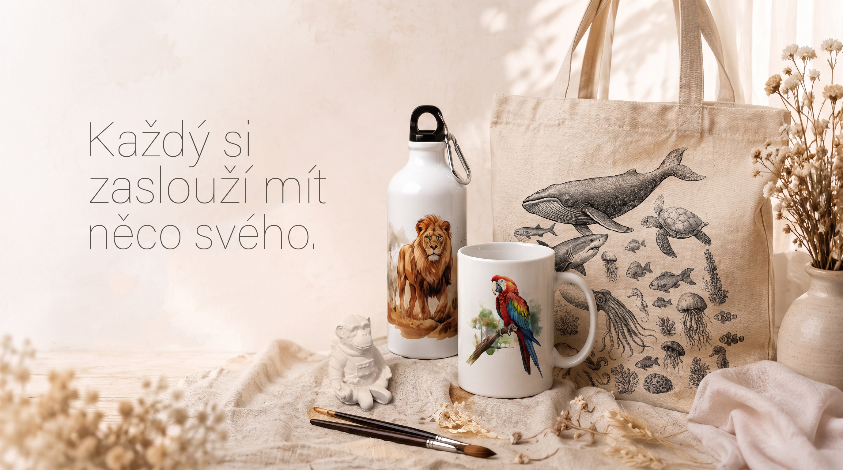 Produkty značky Něco svého – keramický hrnek, termoláhev, bavlněná taška a kreativní sada.