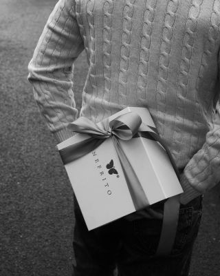 Letos balíme za vás. Využijte letošní Valentýnské akce dárkového balení ZDARMA. Vy vyberete jen vůni, která řekne vše za vás.