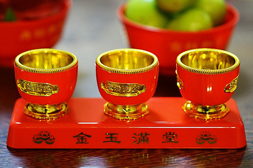 Oslavte čínský nový rok psa červenými nehty