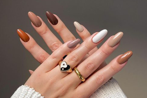 Podzimní gelové nehty 2022