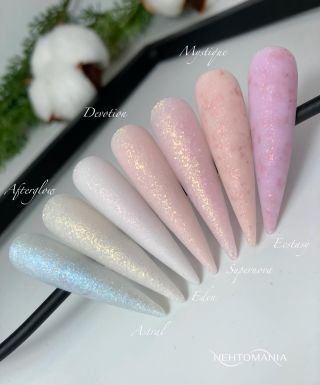 Novinkové B&B vypadají krásně i v matu 🤩❄️🧊 . @ak_nails_rakovnik . #nehtomania #nails #newin #colors #winternails