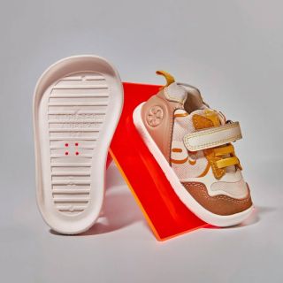 Biomecanics barefoot ▪️Vhodné pro široké nohy, zvládnou i vyšší nárt ▪️Flexibilní podešev ▪️Lehké ▪️Nulový drop ▪️Dostatek...